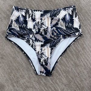 High wasted patterned bikini bottom